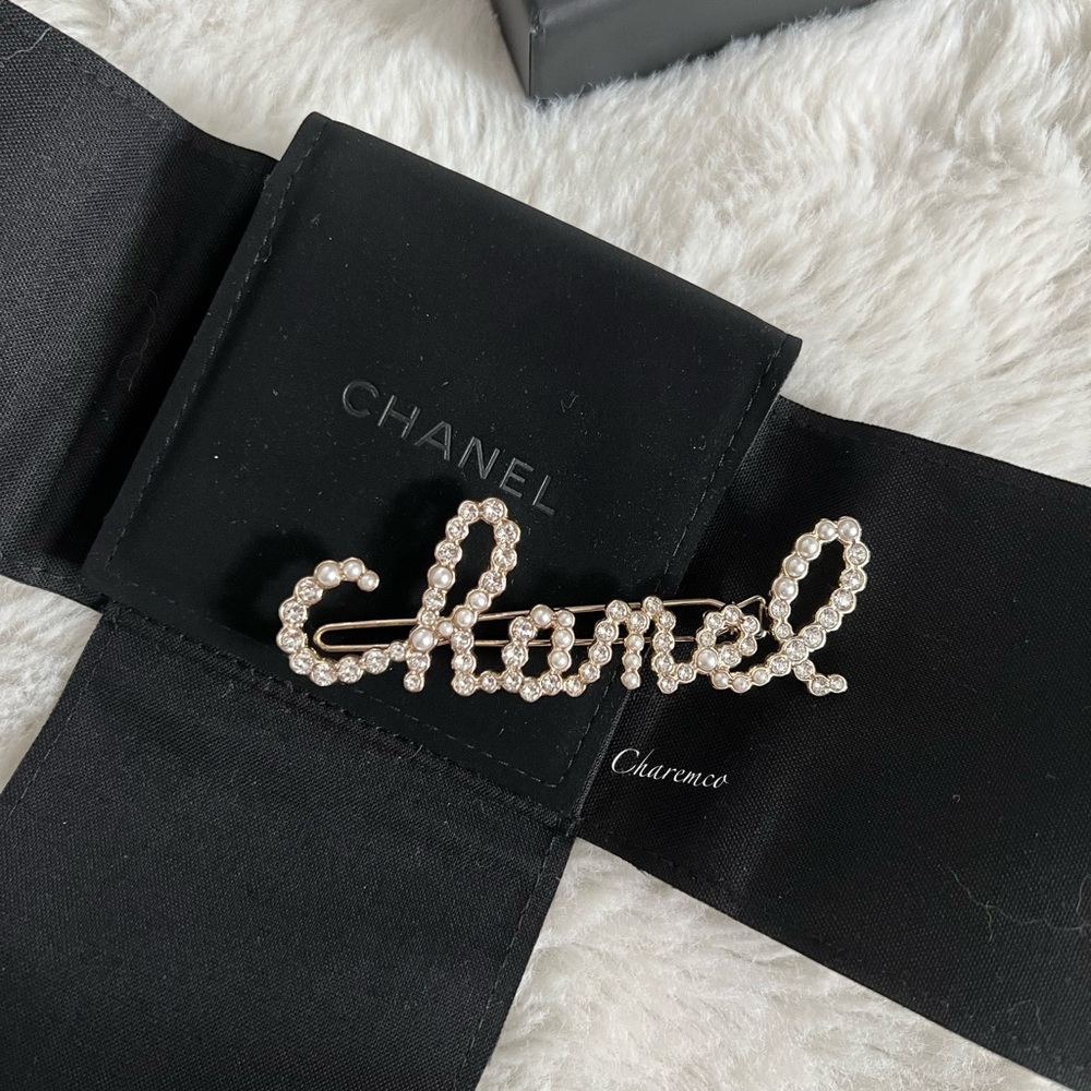 CHANEL 🖤 Crystal Pearl Lettering Hair Clip barrette